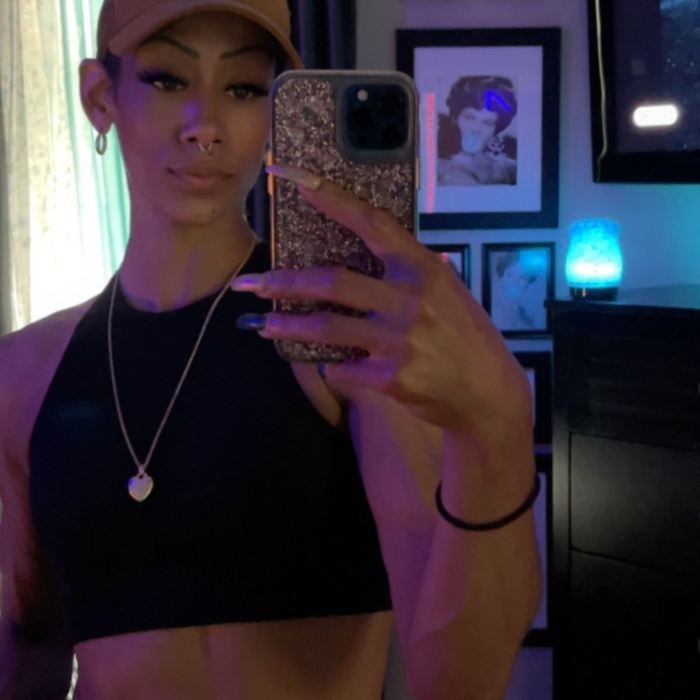 Meet your Posher, Kendra